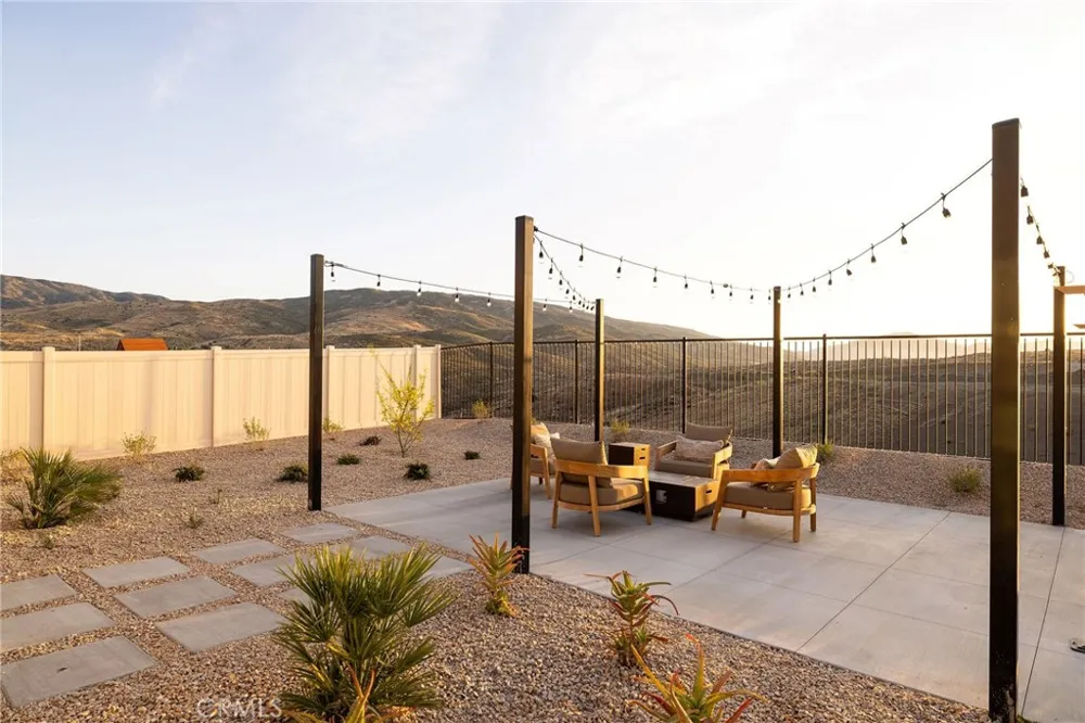 39270 Saddle Drive Palmdale, CA 93551