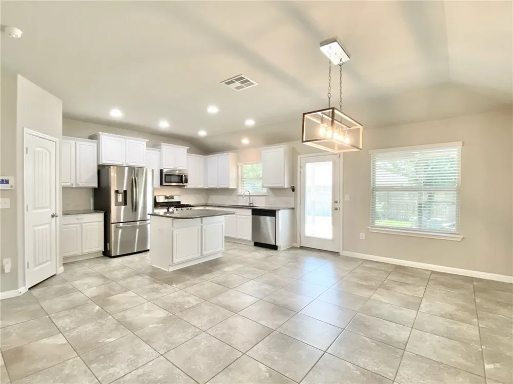 308 Chalk Knob Manor Leander, TX 78641