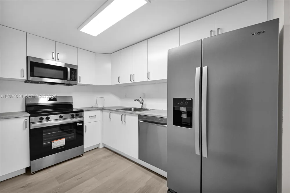300 Bayview Dr #211 Sunny Isles Beach, FL 33160