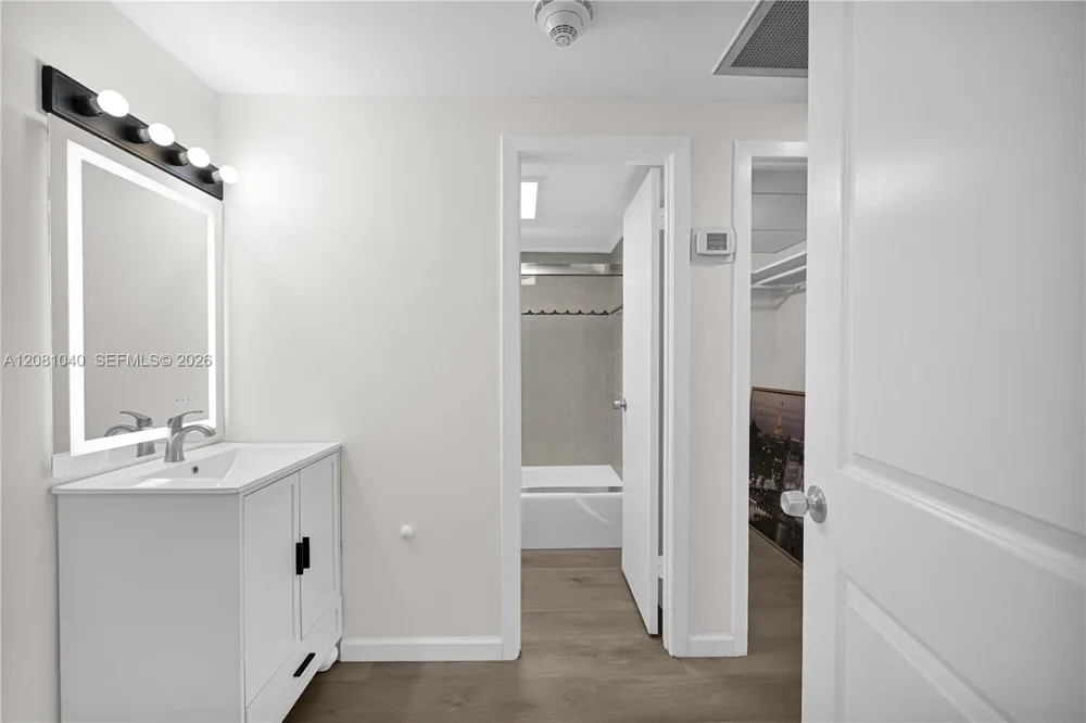 300 Bayview Dr #211 Sunny Isles Beach, FL 33160