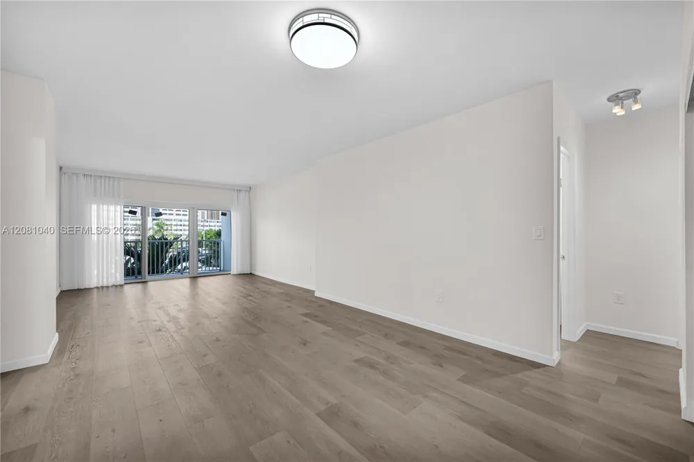300 Bayview Dr #211 Sunny Isles Beach, FL 33160