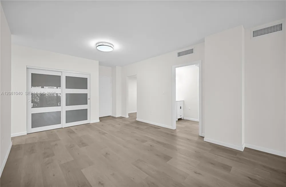 300 Bayview Dr #211 Sunny Isles Beach, FL 33160