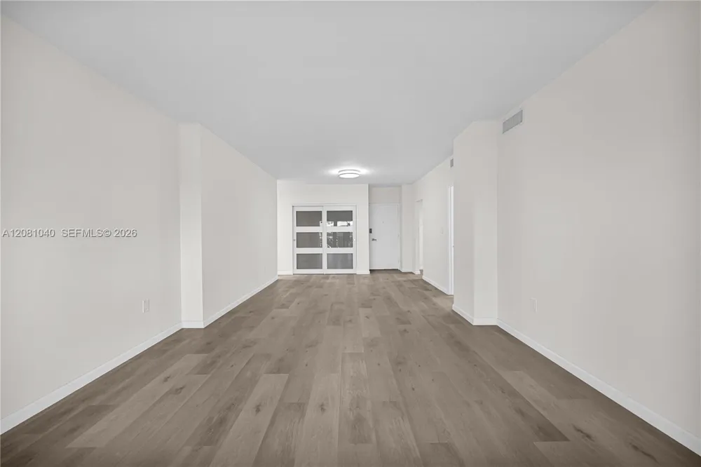 300 Bayview Dr #211 Sunny Isles Beach, FL 33160