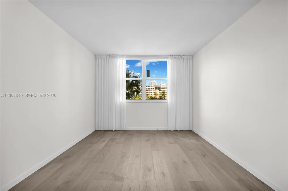 300 Bayview Dr #211 Sunny Isles Beach, FL 33160