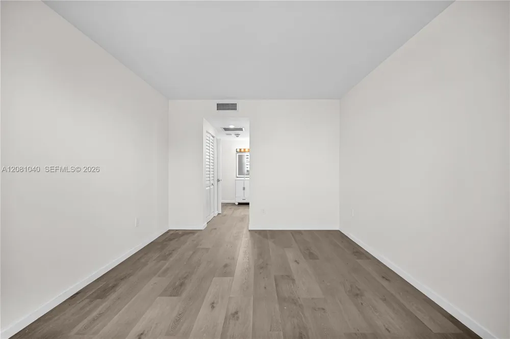 300 Bayview Dr #211 Sunny Isles Beach, FL 33160