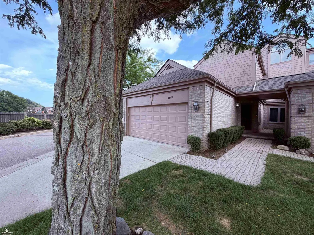26151 harbour pointe dr n Drive Harrison Charter Township, MI 48045