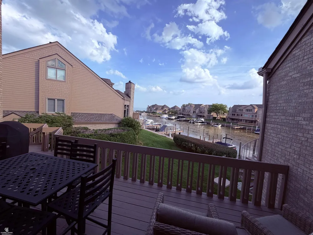 26151 harbour pointe dr n Drive Harrison Charter Township, MI 48045