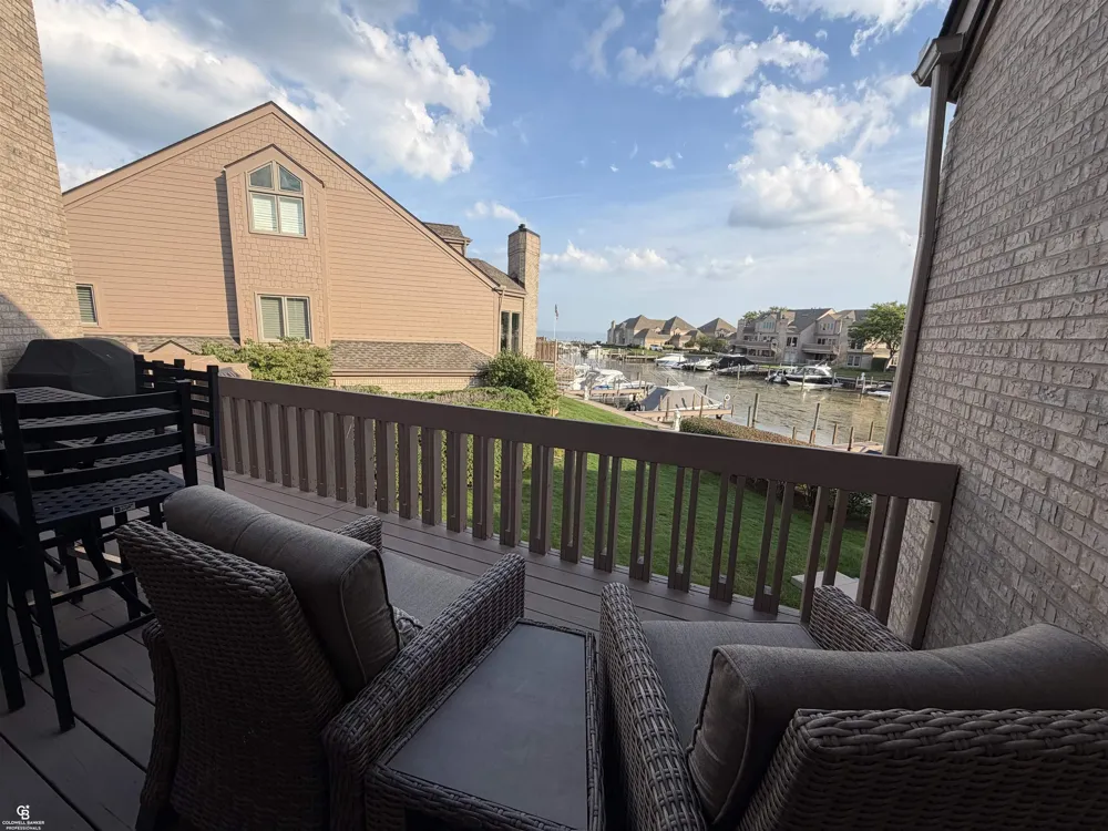 26151 harbour pointe dr n Drive Harrison Charter Township, MI 48045