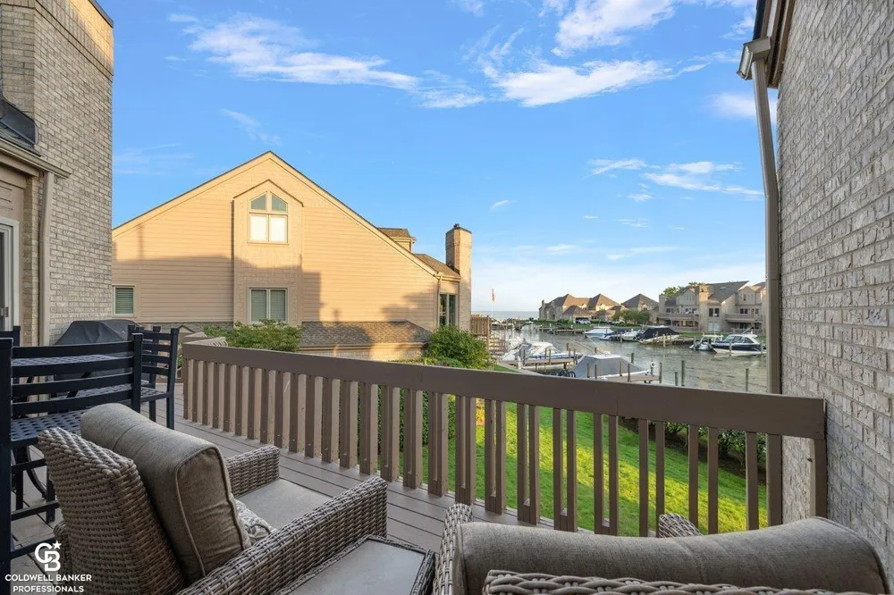 26151 harbour pointe dr n Drive Harrison Charter Township, MI 48045