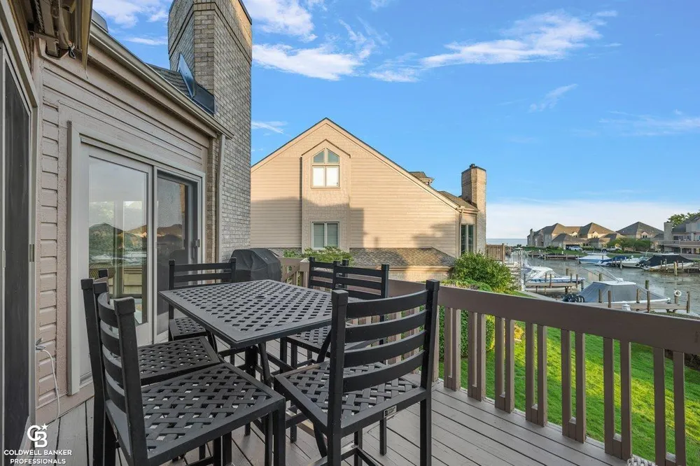 26151 harbour pointe dr n Drive Harrison Charter Township, MI 48045