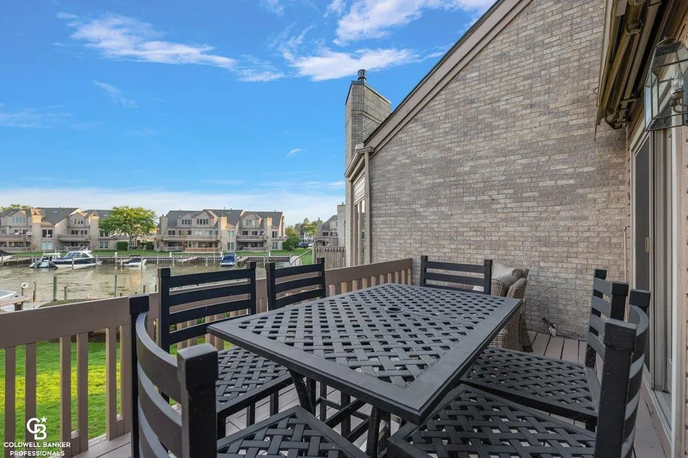26151 harbour pointe dr n Drive Harrison Charter Township, MI 48045