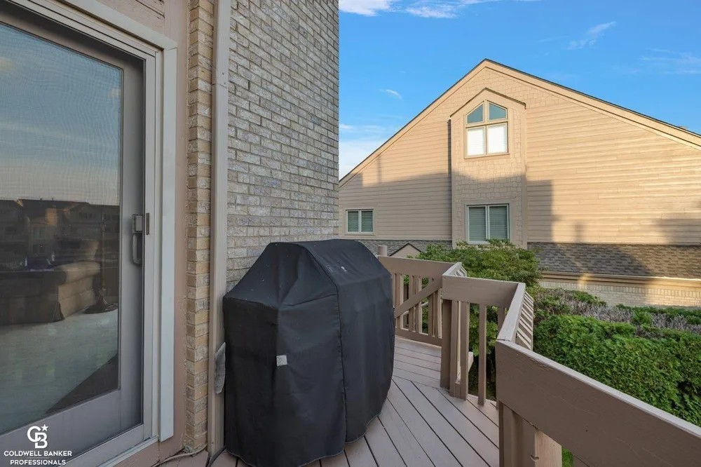 26151 harbour pointe dr n Drive Harrison Charter Township, MI 48045