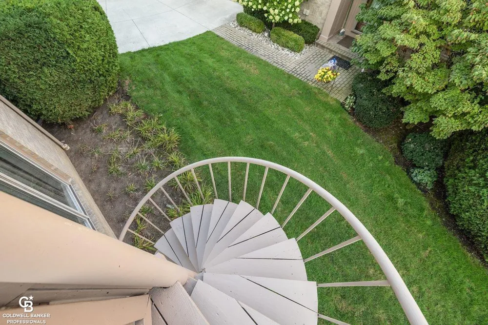 26151 harbour pointe dr n Drive Harrison Charter Township, MI 48045