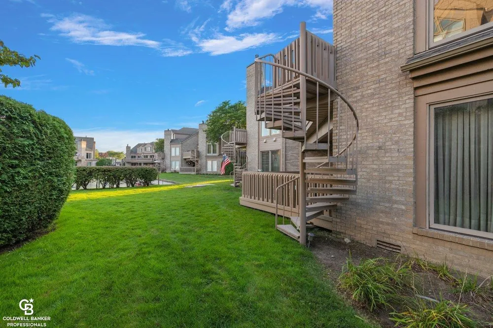 26151 harbour pointe dr n Drive Harrison Charter Township, MI 48045