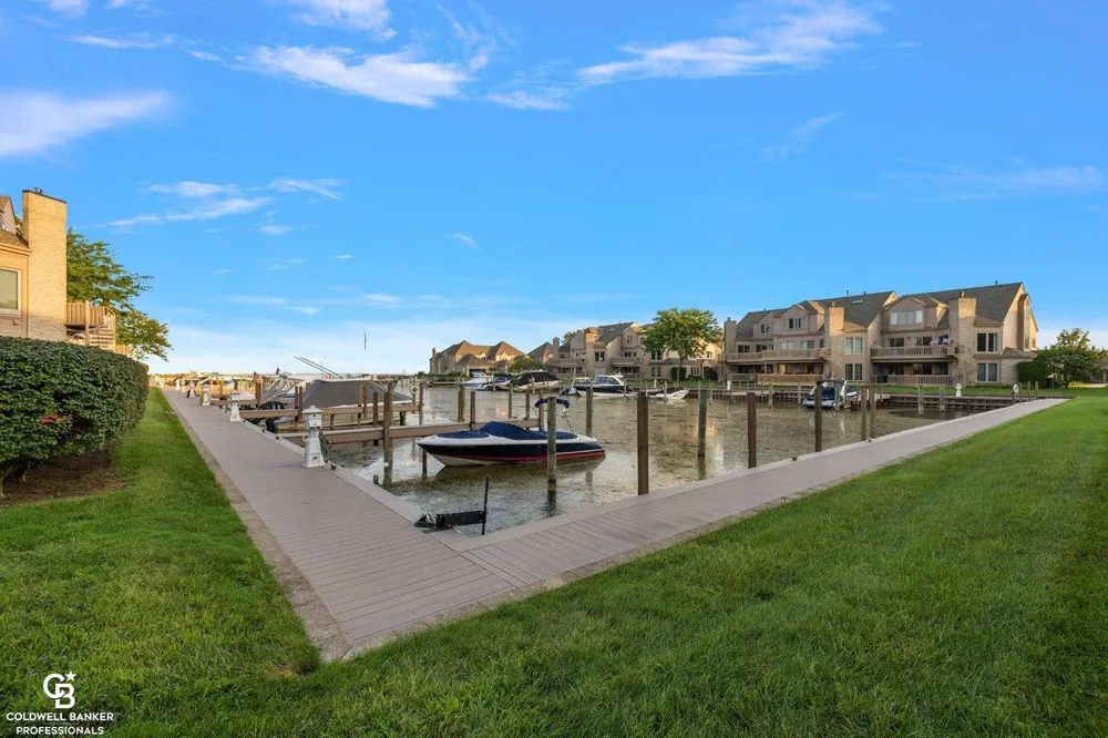 26151 harbour pointe dr n Drive Harrison Charter Township, MI 48045