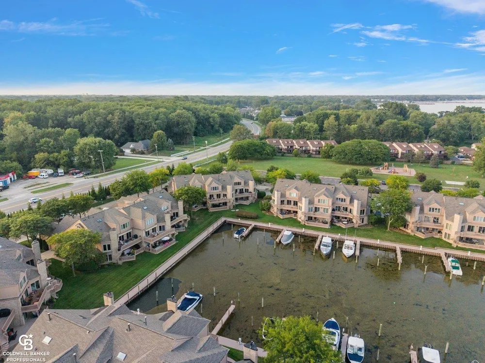 26151 harbour pointe dr n Drive Harrison Charter Township, MI 48045