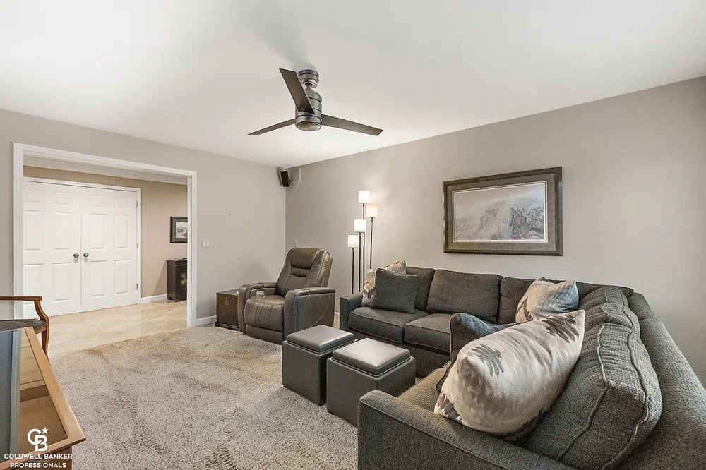 26151 harbour pointe dr n Drive Harrison Charter Township, MI 48045
