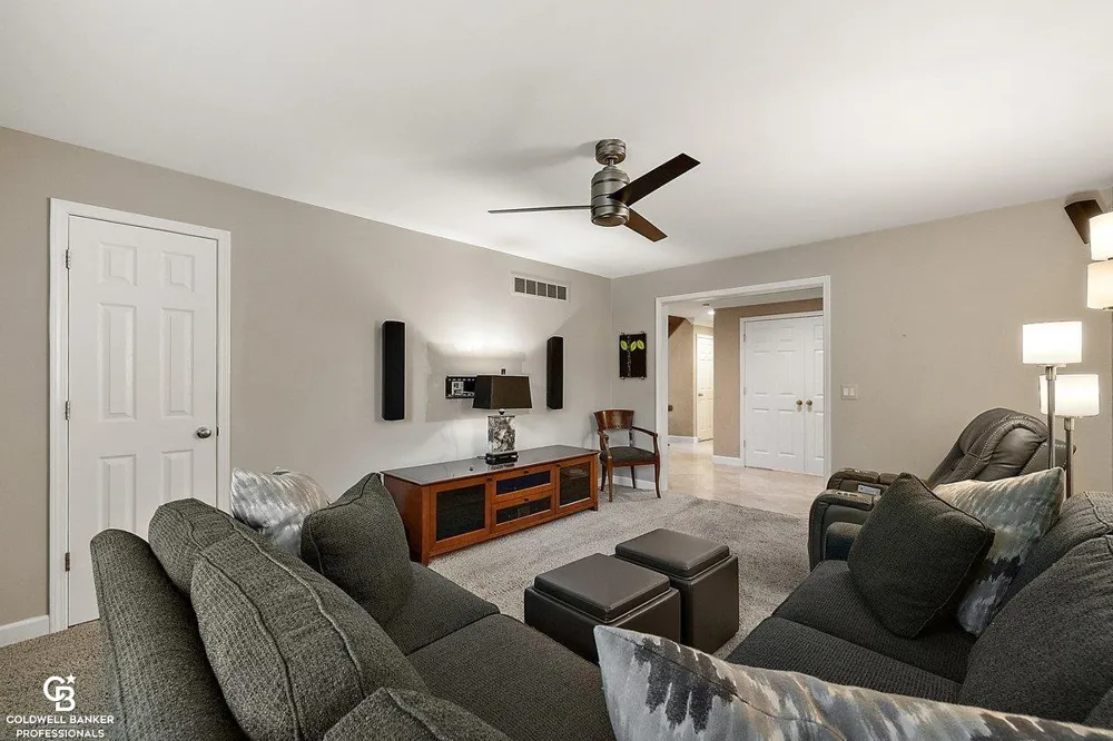 26151 harbour pointe dr n Drive Harrison Charter Township, MI 48045