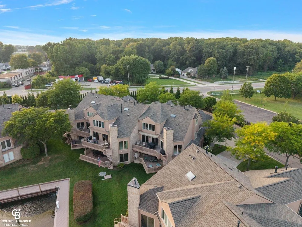 26151 harbour pointe dr n Drive Harrison Charter Township, MI 48045