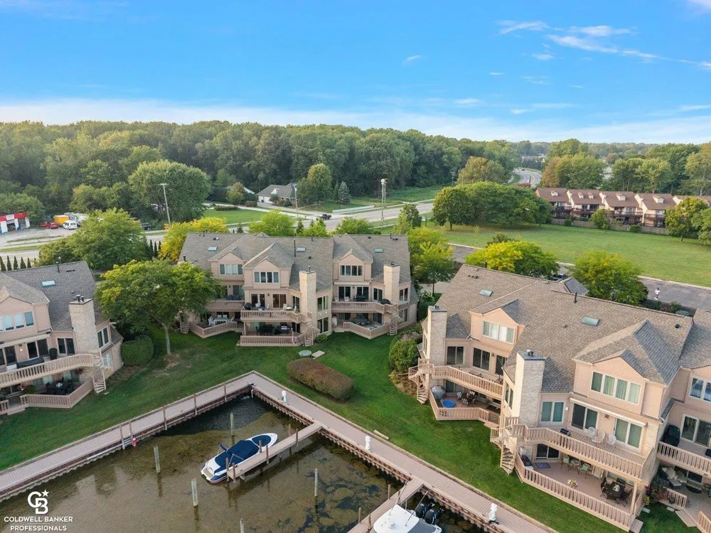26151 harbour pointe dr n Drive Harrison Charter Township, MI 48045
