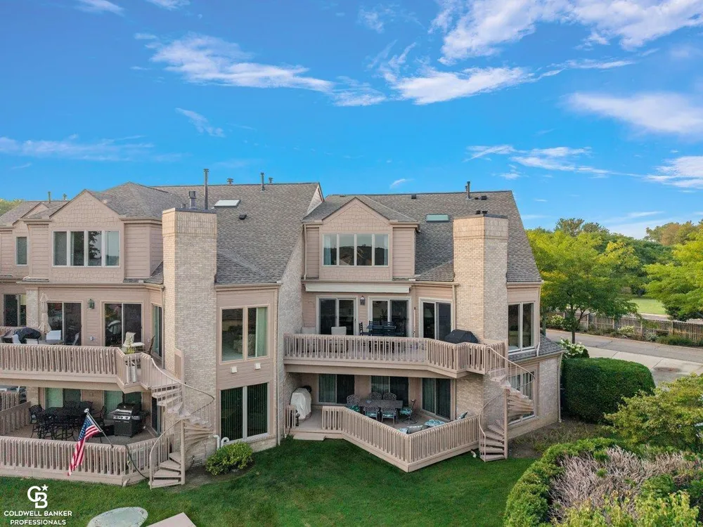 26151 harbour pointe dr n Drive Harrison Charter Township, MI 48045