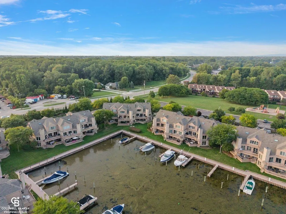 26151 harbour pointe dr n Drive Harrison Charter Township, MI 48045