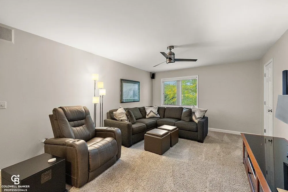 26151 harbour pointe dr n Drive Harrison Charter Township, MI 48045