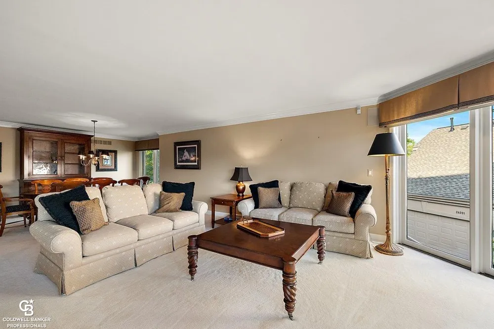 26151 harbour pointe dr n Drive Harrison Charter Township, MI 48045