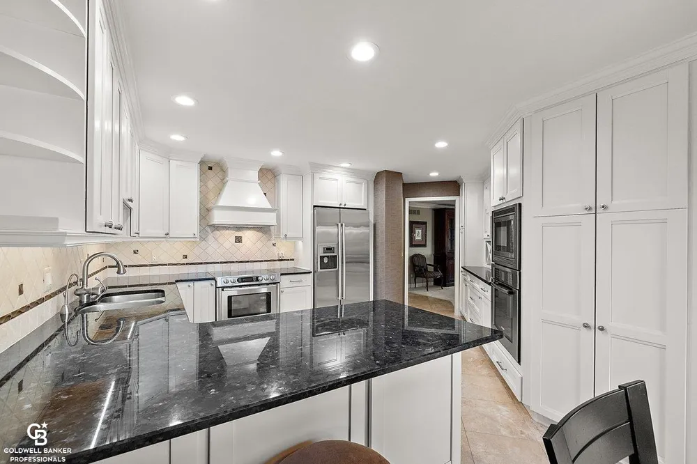 26151 harbour pointe dr n Drive Harrison Charter Township, MI 48045