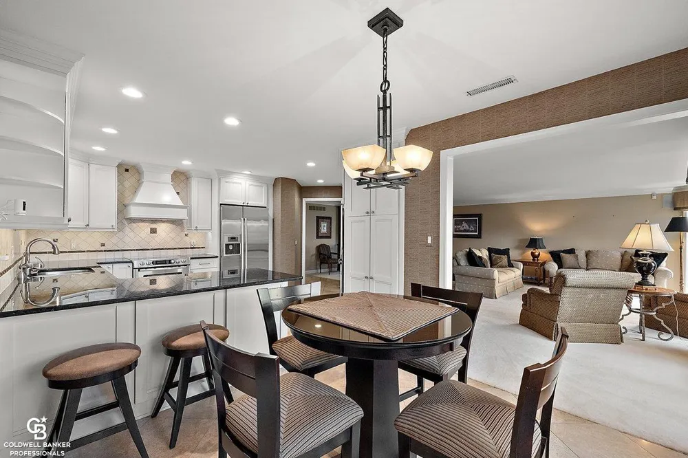 26151 harbour pointe dr n Drive Harrison Charter Township, MI 48045