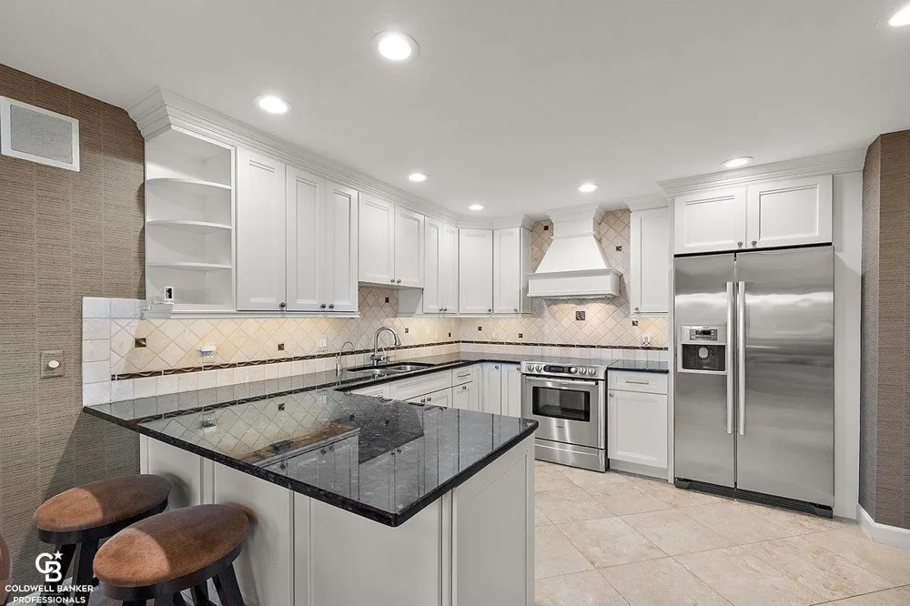 26151 harbour pointe dr n Drive Harrison Charter Township, MI 48045