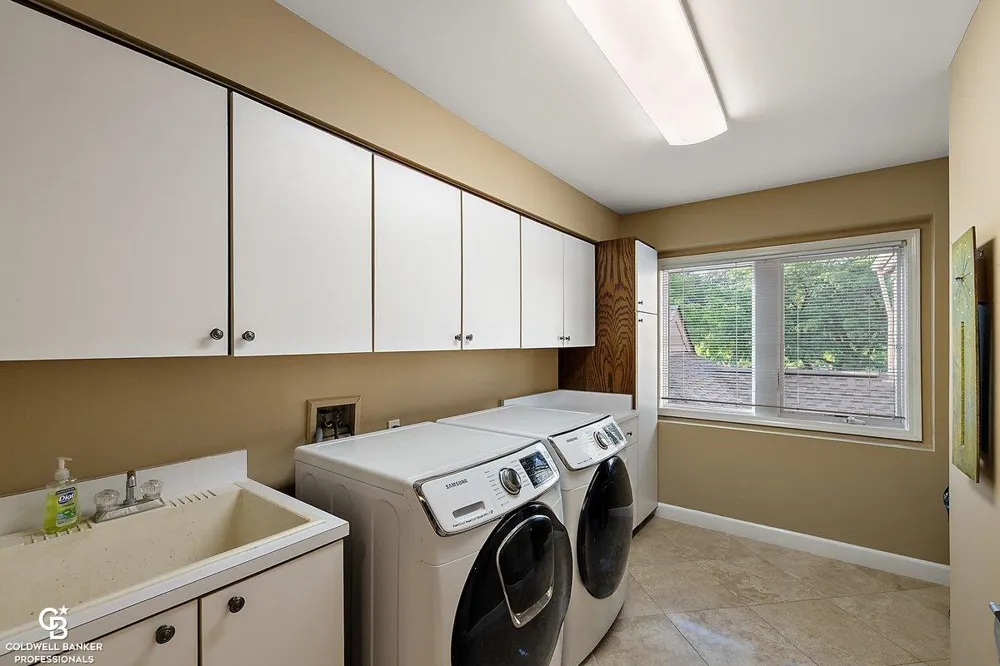 26151 harbour pointe dr n Drive Harrison Charter Township, MI 48045