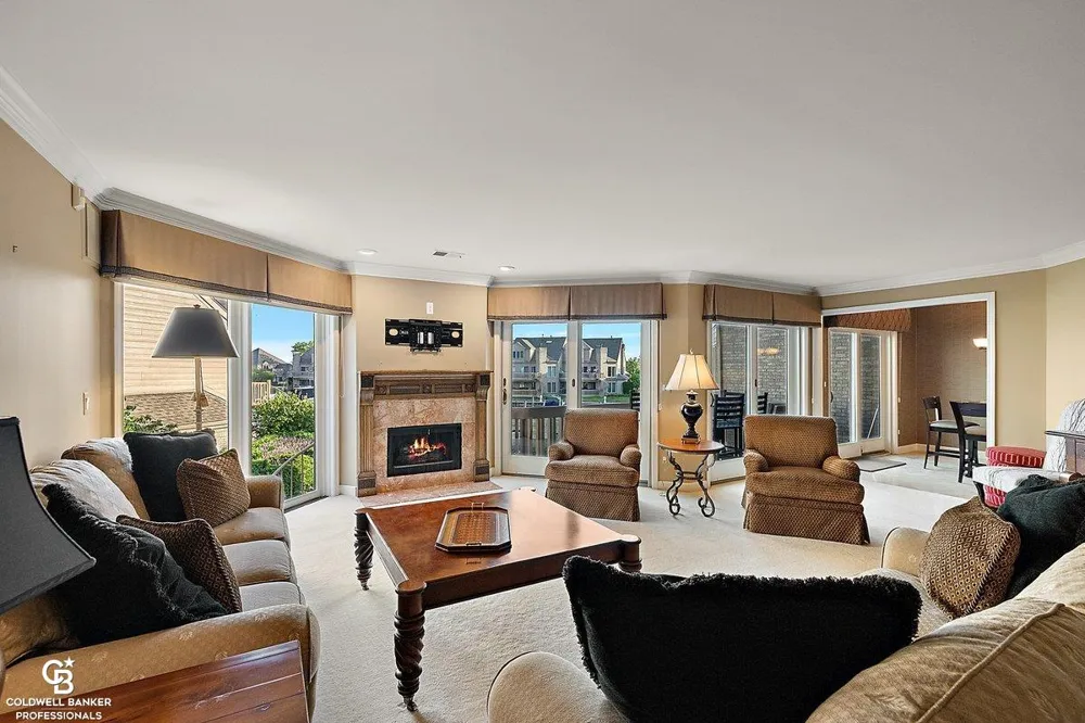 26151 harbour pointe dr n Drive Harrison Charter Township, MI 48045