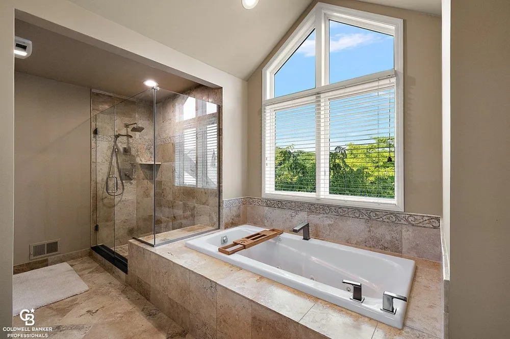 26151 harbour pointe dr n Drive Harrison Charter Township, MI 48045