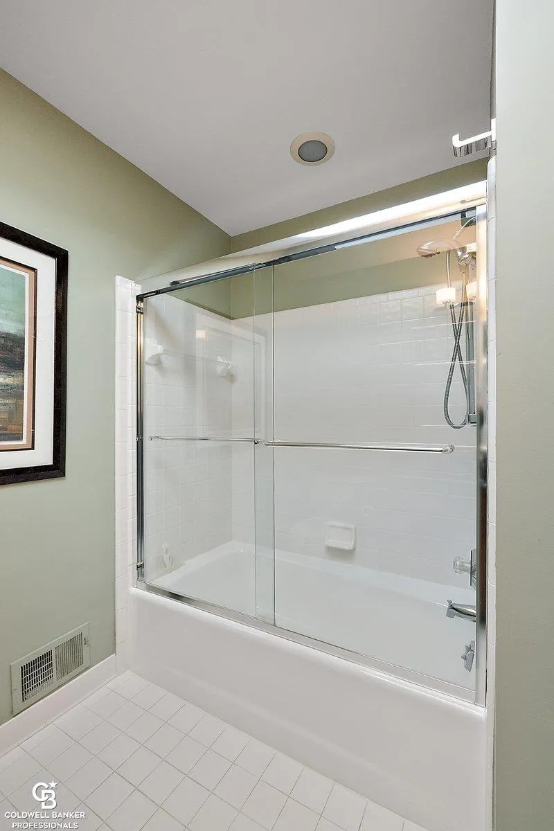 26151 harbour pointe dr n Drive Harrison Charter Township, MI 48045