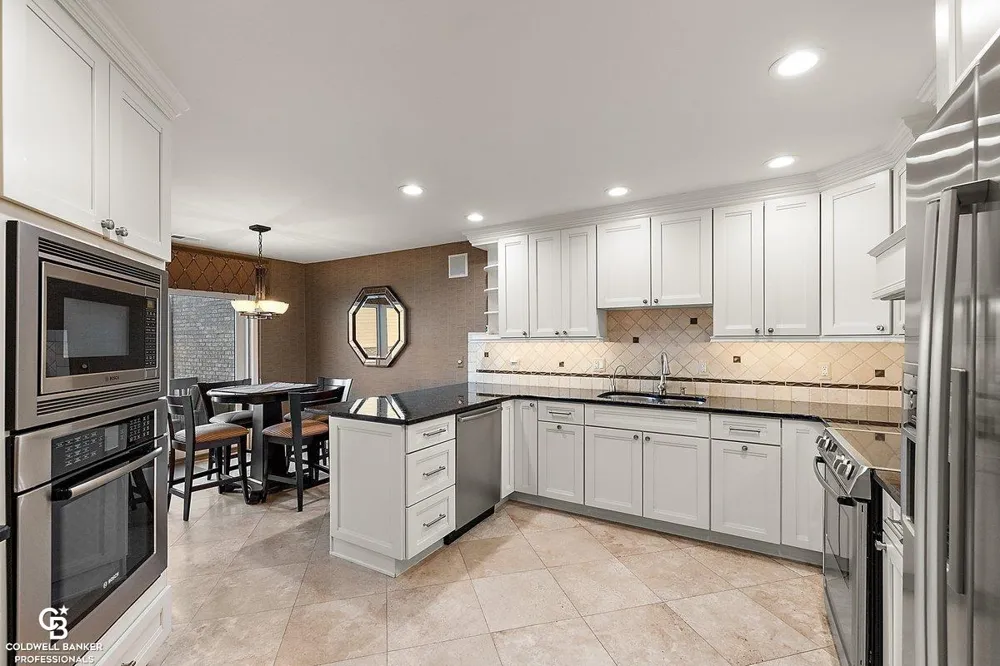 26151 harbour pointe dr n Drive Harrison Charter Township, MI 48045