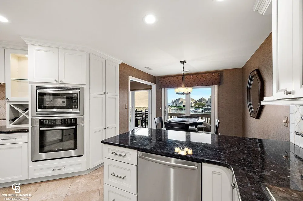 26151 harbour pointe dr n Drive Harrison Charter Township, MI 48045