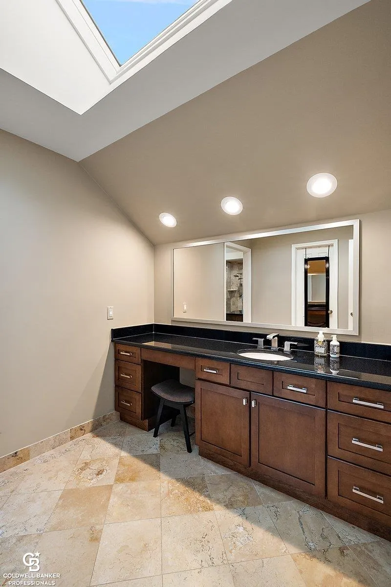 26151 harbour pointe dr n Drive Harrison Charter Township, MI 48045