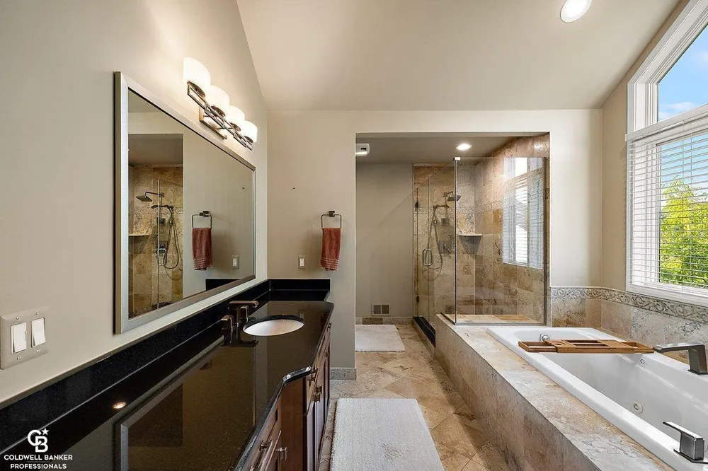 26151 harbour pointe dr n Drive Harrison Charter Township, MI 48045