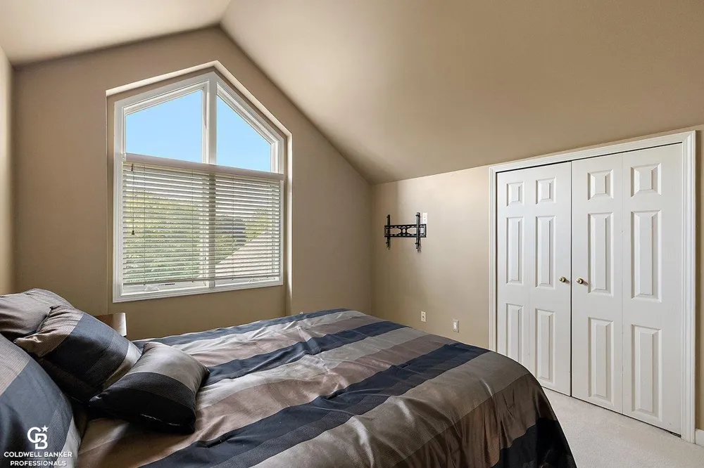 26151 harbour pointe dr n Drive Harrison Charter Township, MI 48045