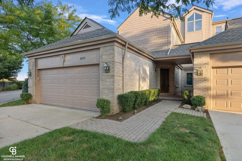26151 harbour pointe dr n Drive Harrison Charter Township, MI 48045