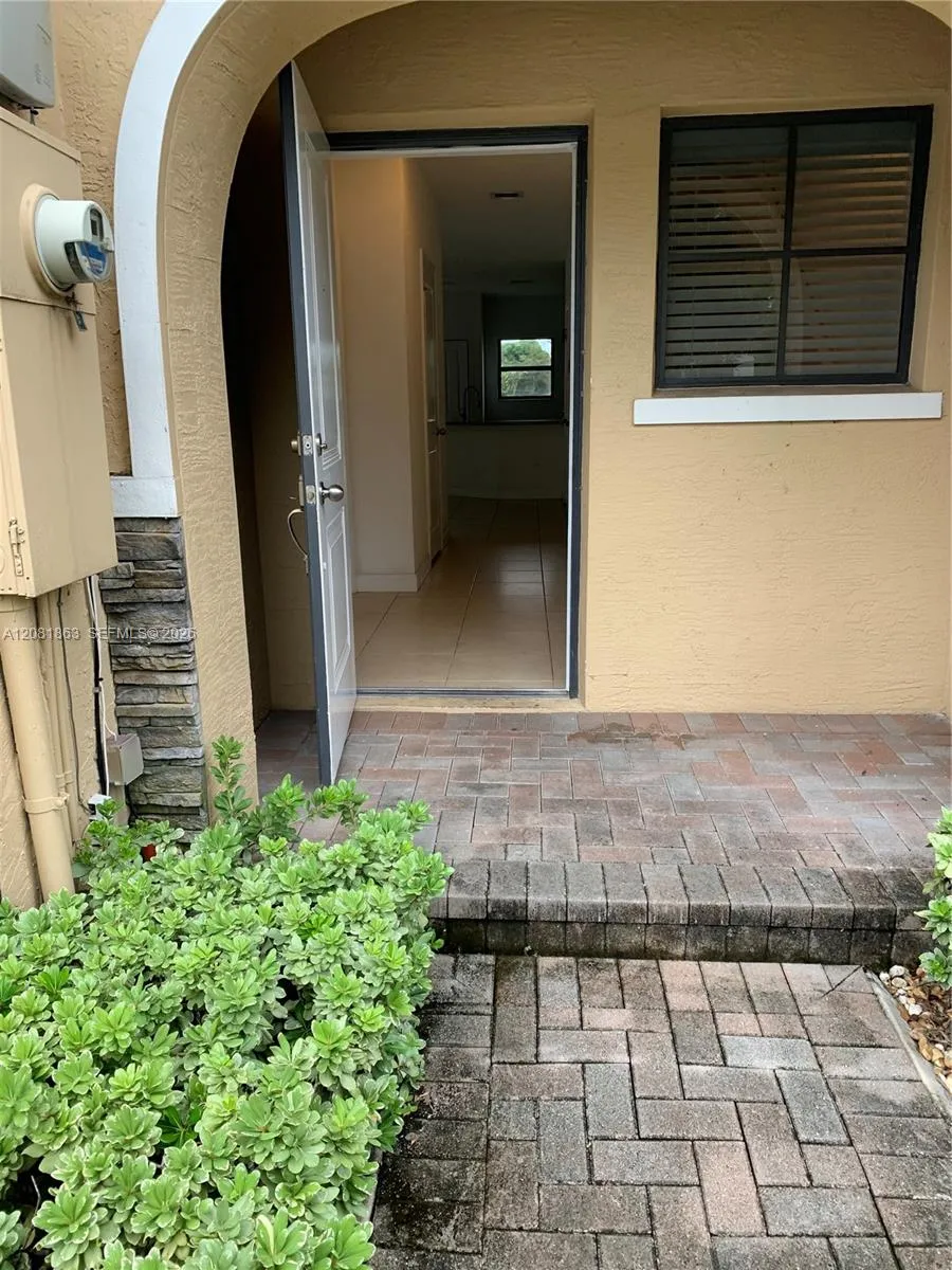 429 NE 194th Ter #429 Miami, FL 33179