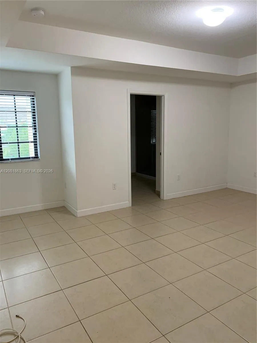 429 NE 194th Ter #429 Miami, FL 33179
