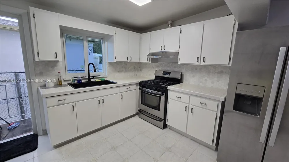 5911 SW 6th St #2 Miami, FL 33144