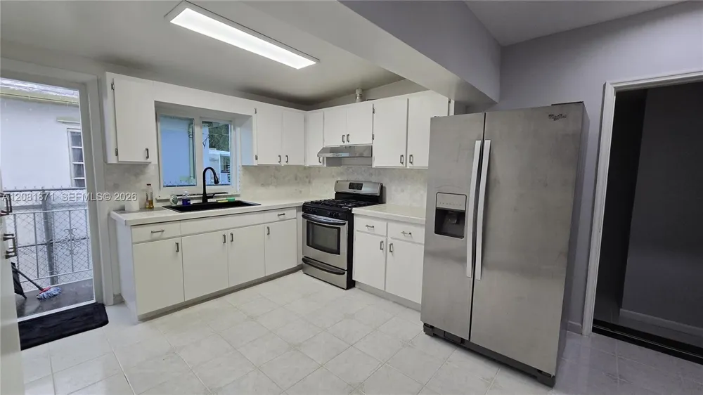 5911 SW 6th St #2 Miami, FL 33144