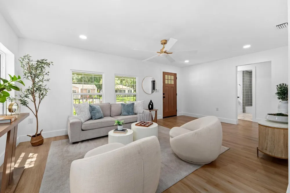1230 E HENRY AVENUE Tampa, FL 33604