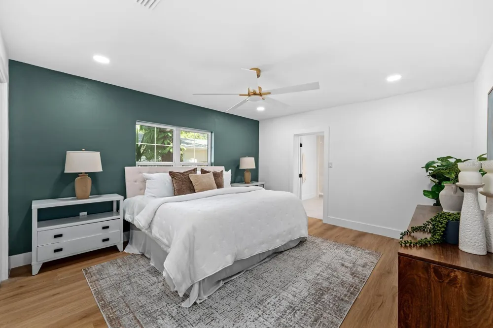 1230 E HENRY AVENUE Tampa, FL 33604