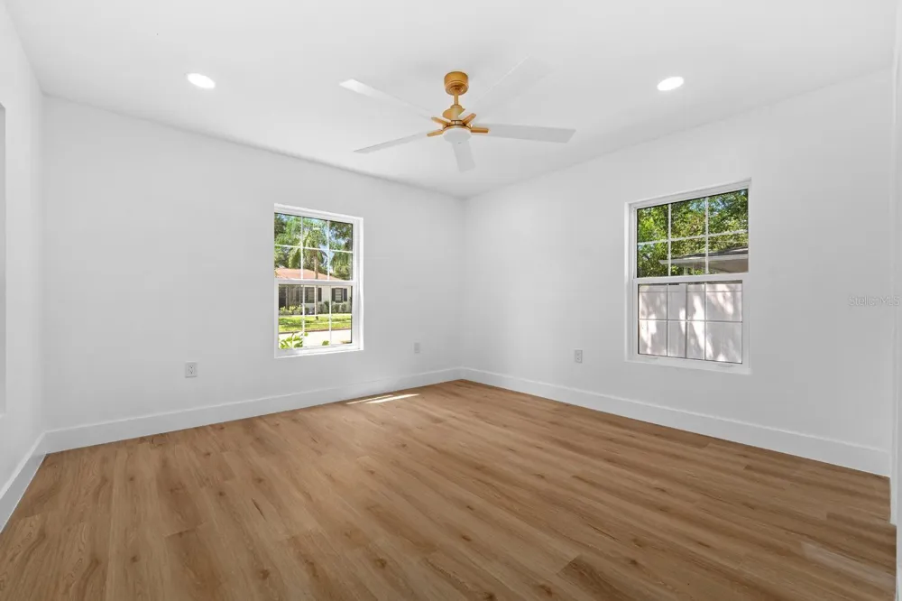 1230 E HENRY AVENUE Tampa, FL 33604