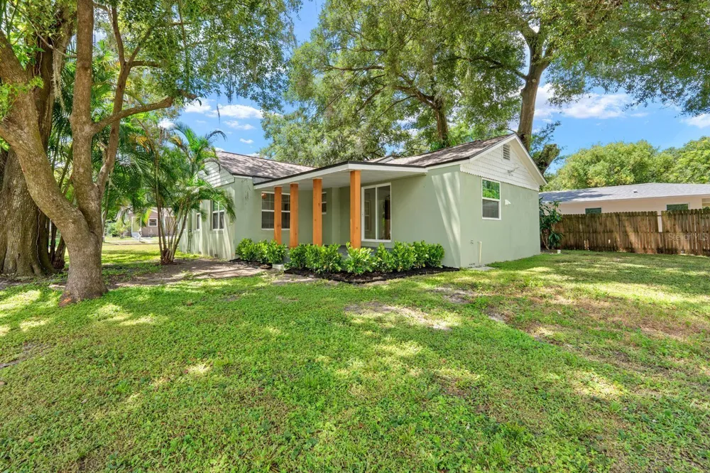1230 E HENRY AVENUE Tampa, FL 33604