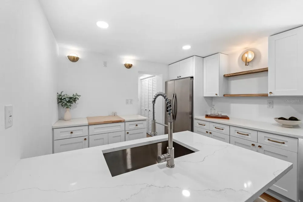 1230 E HENRY AVENUE Tampa, FL 33604